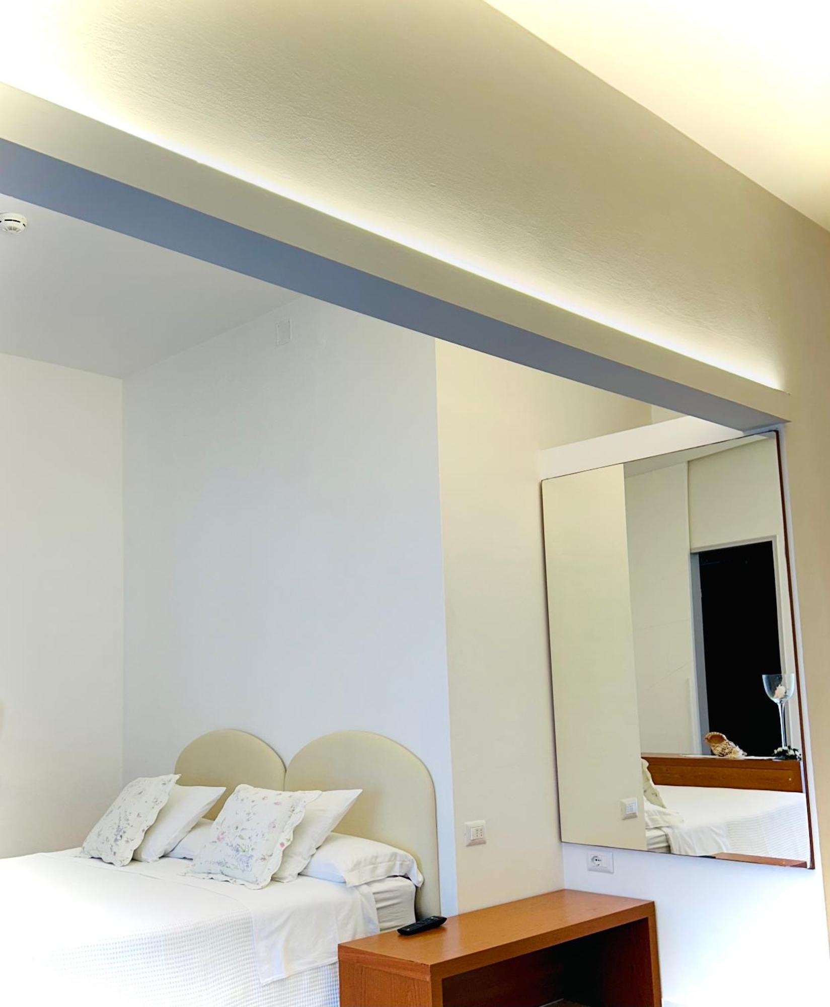 Hotel Pinocchio Каттолика Экстерьер фото