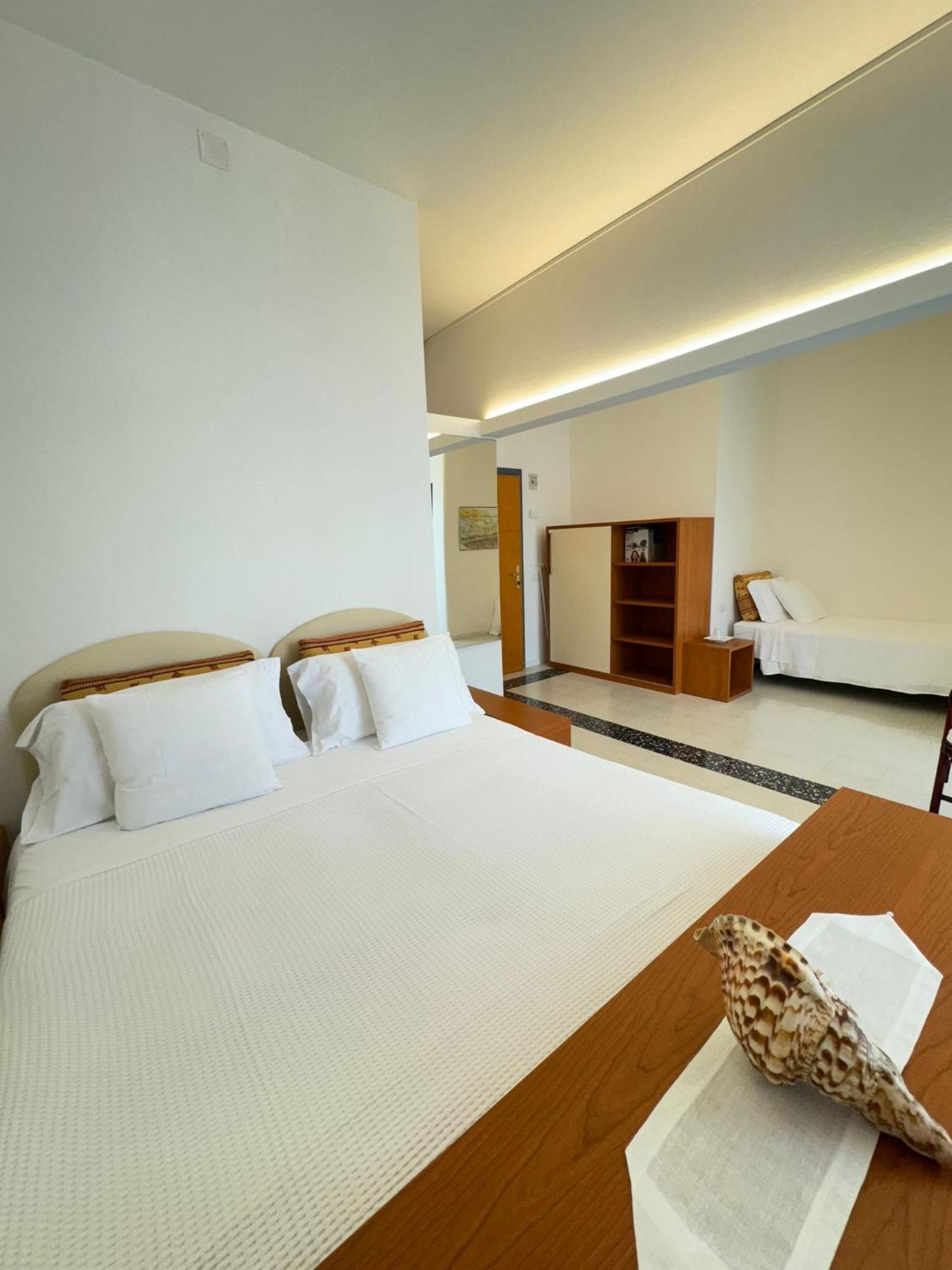 Hotel Pinocchio Каттолика Экстерьер фото