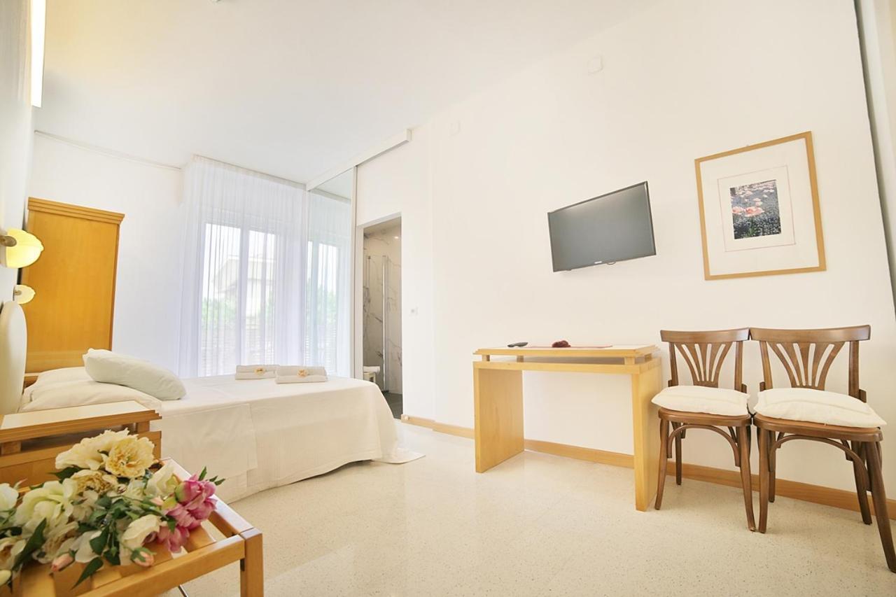 Hotel Pinocchio Каттолика Экстерьер фото